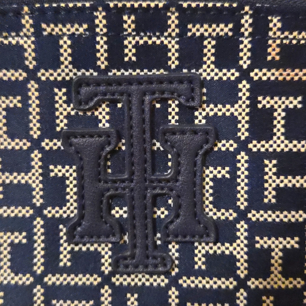 Tommy Hilfiger Navy Blue Patterned Wristel Purse - Picture 3 of 7